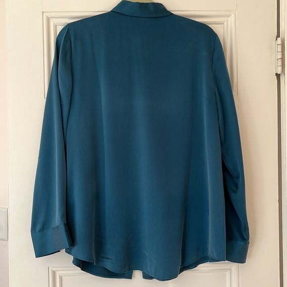 ⭐️ Teal Eileen Fisher Luxe Silk Button-Down Shirt / Blouse Small⭐️ Green / Blue - Picture 2 of 4
